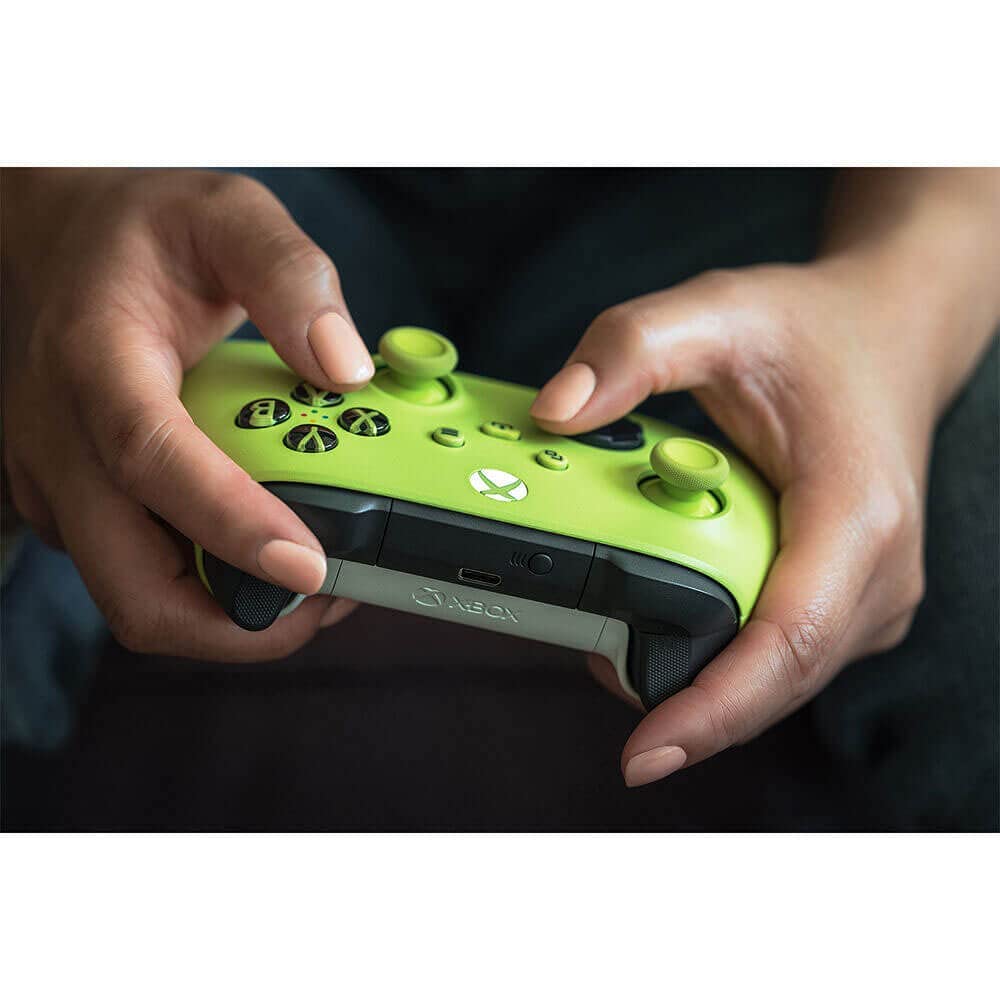Xbox Wireless Gaming Controller + USB-C® Cable (2025) – Carbon Black – Play on Xbox, Windows, Android, iOS, FireTV Sticks, Smart TVs, VR Headsets
